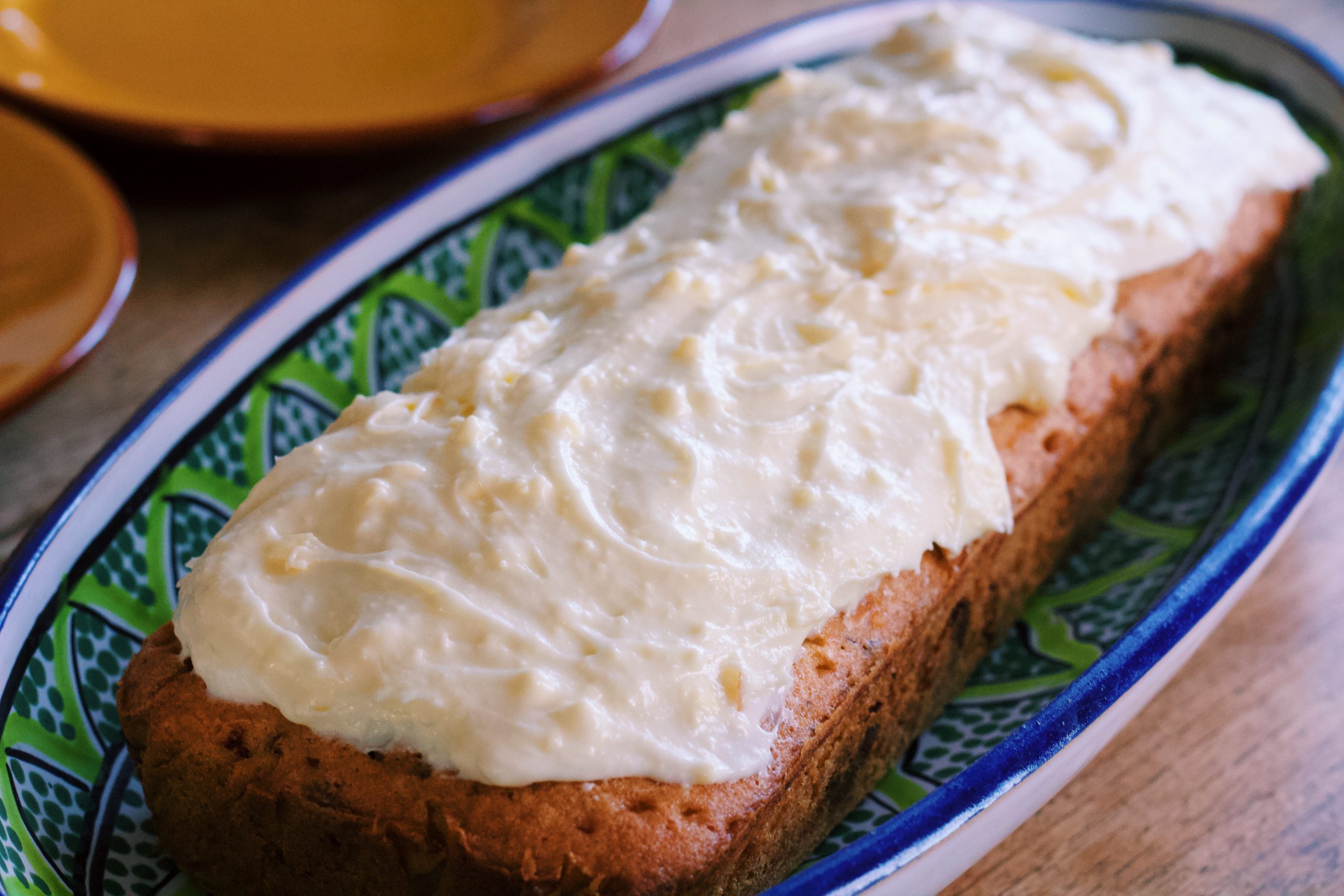 Spelt cake met toblerone, citroen en roomkaas frosting