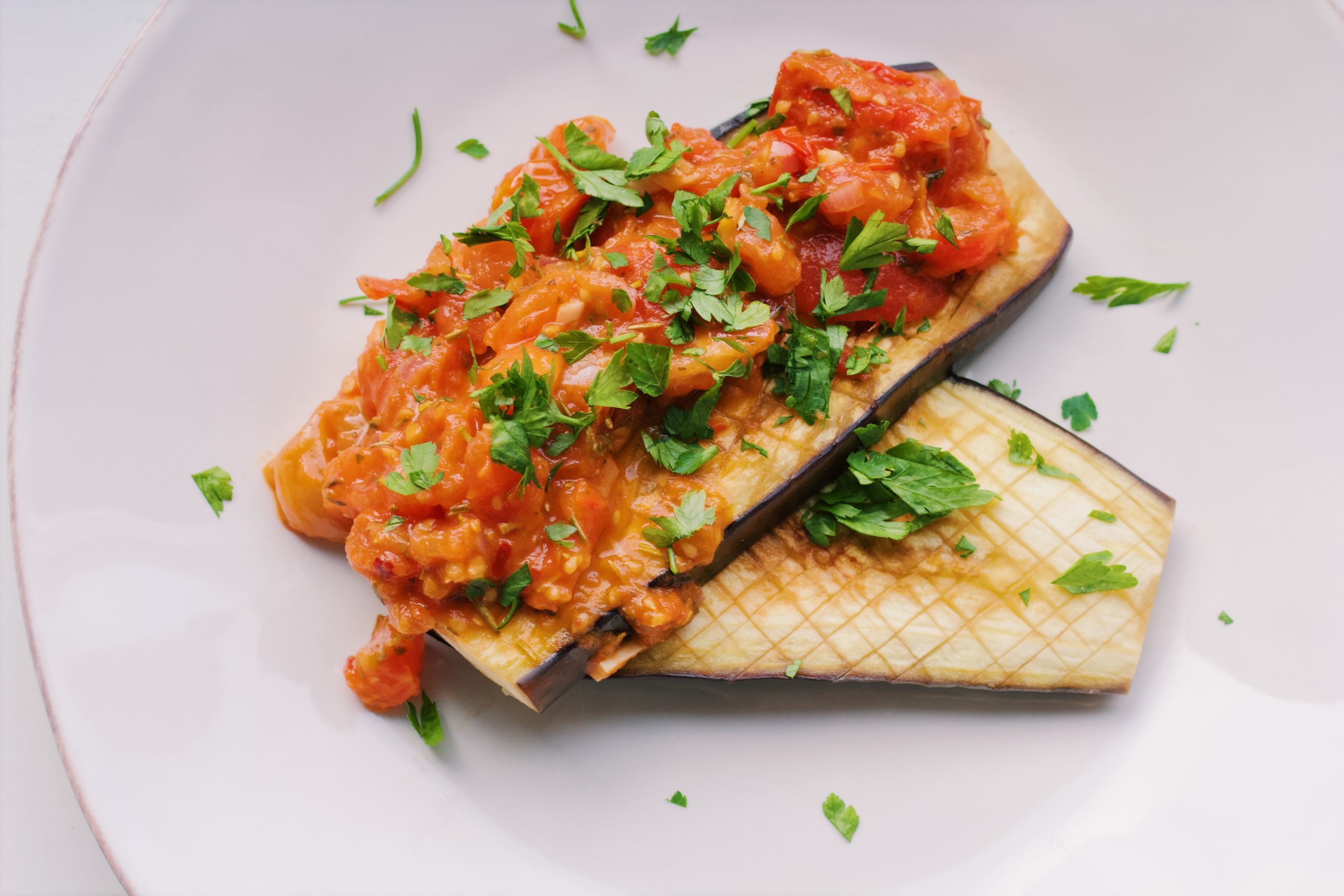 Aubergine met tomatensalsa