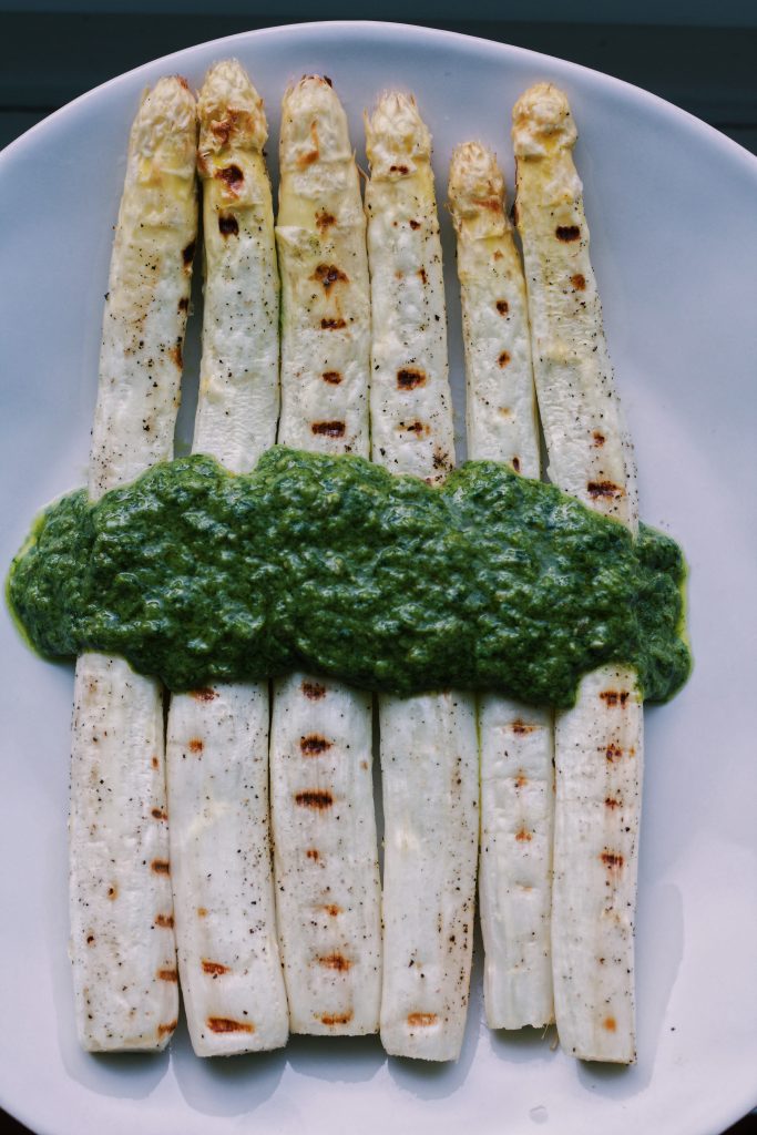 Asperges met salsa verde