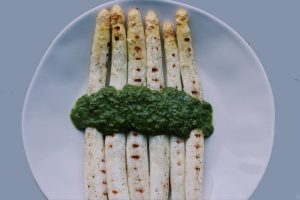 Asperges met salsa verde