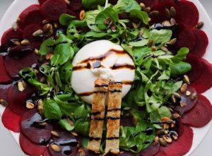 Bieten carpaccio met truffelburrata